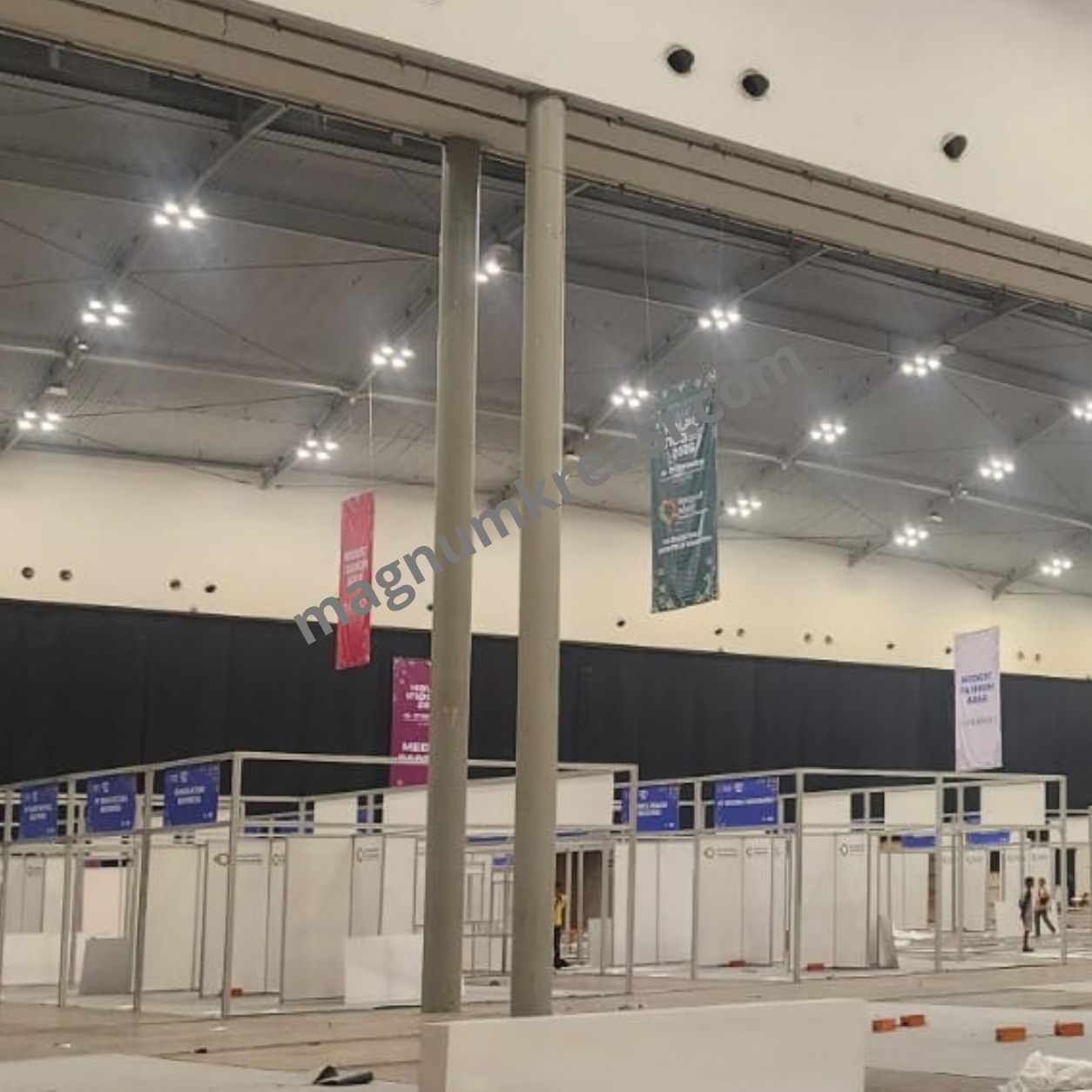 Pasang Hanging Banner
